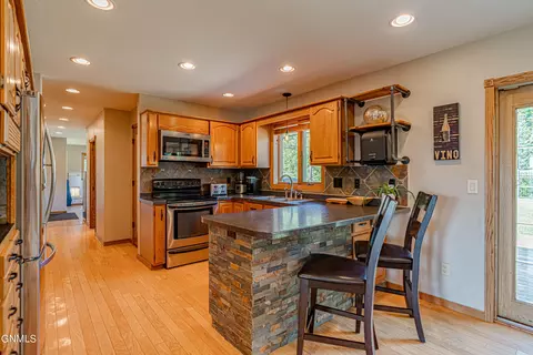 1306 Ash Coulee Dr, Bismarck, ND 58503 photo 9