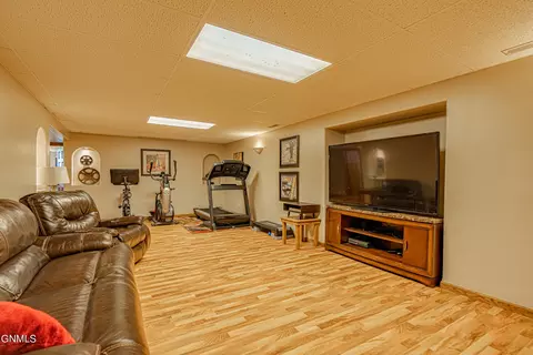 1306 Ash Coulee Dr, Bismarck, ND 58503 photo 46