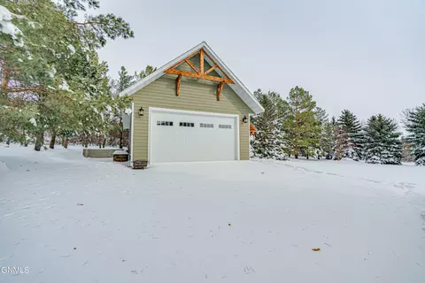 1306 Ash Coulee Dr, Bismarck, ND 58503 photo 2