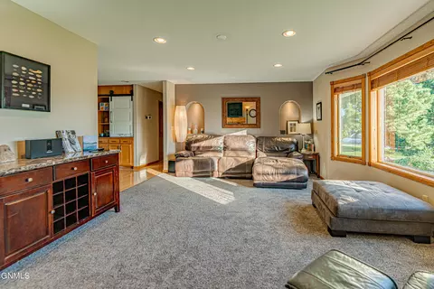 1306 Ash Coulee Dr, Bismarck, ND 58503 photo 7