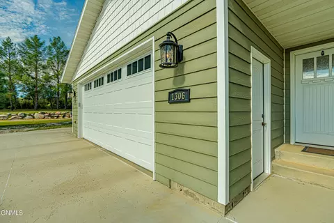 1306 Ash Coulee Dr, Bismarck, ND 58503 photo 98