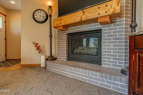 1306 Ash Coulee Dr, Bismarck, ND 58503 photo 5