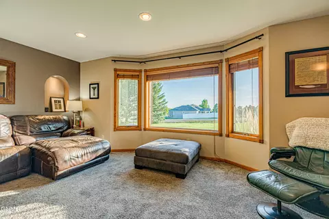 1306 Ash Coulee Dr, Bismarck, ND 58503 photo 8