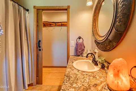 1306 Ash Coulee Dr, Bismarck, ND 58503 photo 38