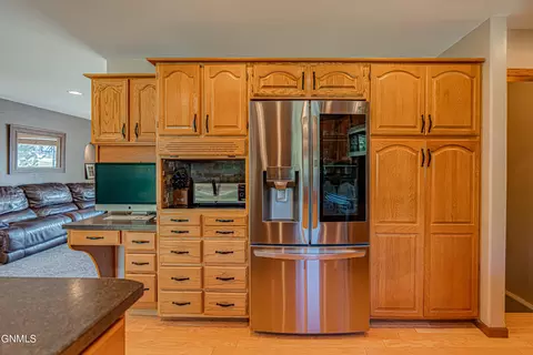 1306 Ash Coulee Dr, Bismarck, ND 58503 photo 19