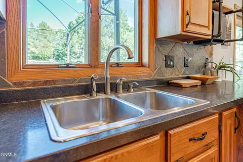 1306 Ash Coulee Dr, Bismarck, ND 58503 photo 17