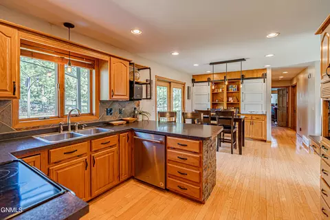 1306 Ash Coulee Dr, Bismarck, ND 58503 photo 20