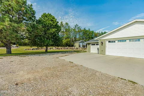 1306 Ash Coulee Dr, Bismarck, ND 58503 photo 97