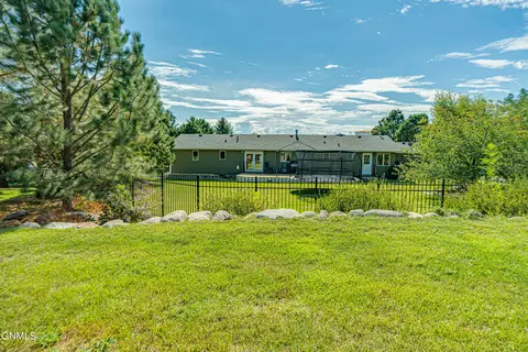 1306 Ash Coulee Dr, Bismarck, ND 58503 photo 82