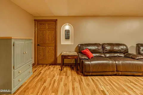 1306 Ash Coulee Dr, Bismarck, ND 58503 photo 44