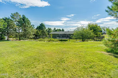 1306 Ash Coulee Dr, Bismarck, ND 58503 photo 78