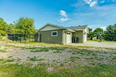 1306 Ash Coulee Dr, Bismarck, ND 58503 photo 102
