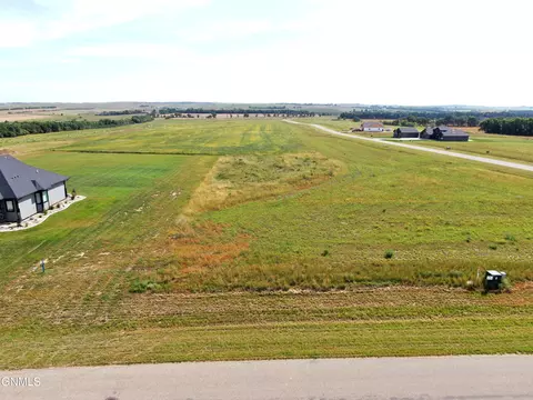 11803 Glacier Rd, Bismarck, ND 58503