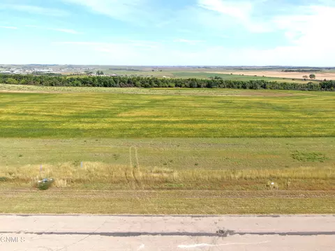 16002 Acadia Dr, Bismarck, ND 58503