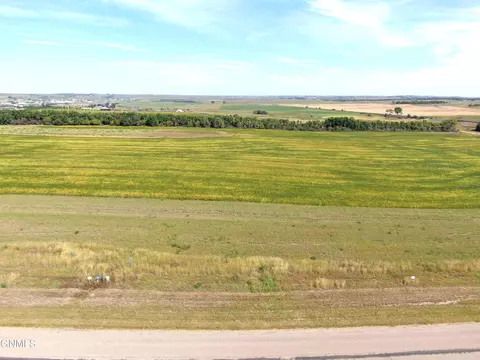 17004 Acadia Dr, Bismarck, ND 58503