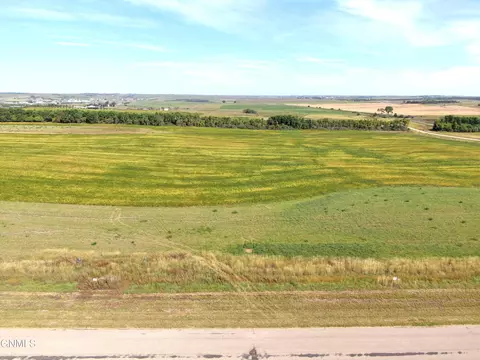 17010 Acadia Dr, Bismarck, ND 58503