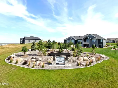 20002 Acadia Pl, Bismarck, ND 58503 photo 2