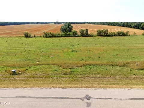 17003 Acadia Dr, Bismarck, ND 58503