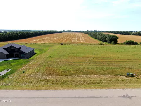 14009 Acadia Dr, Bismarck, ND 58503