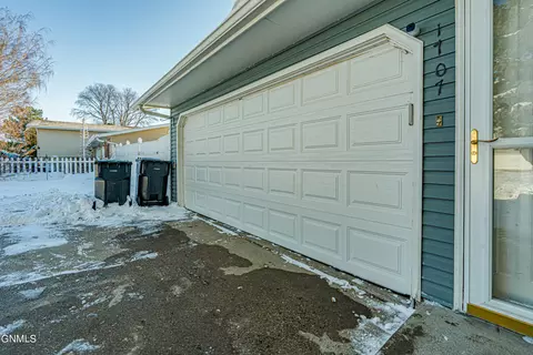 1707 3rd St NE, Mandan, ND 58554 photo 4