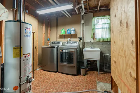 1707 3rd St NE, Mandan, ND 58554 photo 48