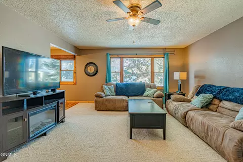 1707 3rd St NE, Mandan, ND 58554 photo 22
