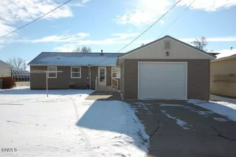 620 8th St SE, Sidney, MT 59270 photo 2