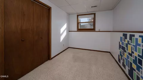 811 8th Ave E, Dickinson, ND 58601 photo 27