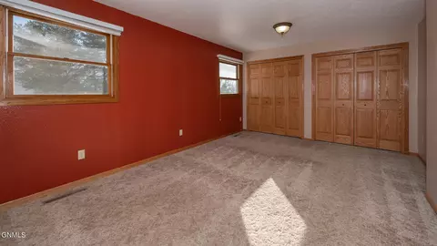 811 8th Ave E, Dickinson, ND 58601 photo 9