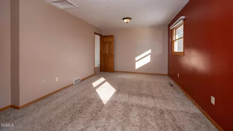 811 8th Ave E, Dickinson, ND 58601 photo 10