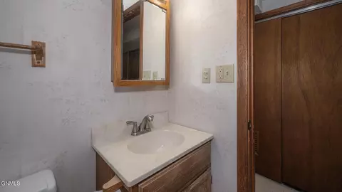 811 8th Ave E, Dickinson, ND 58601 photo 23