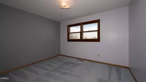 811 8th Ave E, Dickinson, ND 58601 photo 13