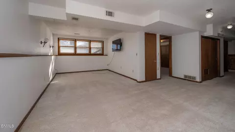 811 8th Ave E, Dickinson, ND 58601 photo 15
