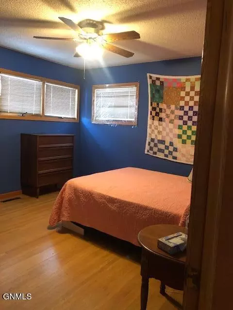 709 Main St S, Crosby, ND 58730 photo 9