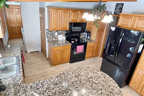 1208 8th Ave W, Williston, ND 58801 photo 10