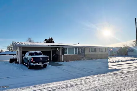 1208 8th Ave W, Williston, ND 58801 photo 2