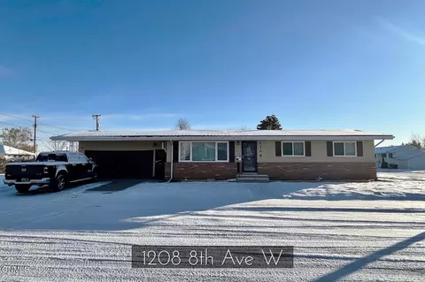 1208 8th Ave W, Williston, ND 58801 photo 1