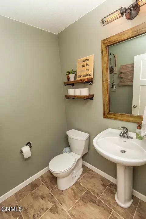 6319 Derek Drive Dr, Bismarck, ND 58504 photo 28