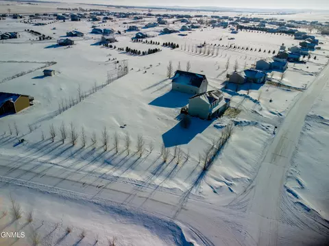 6319 Derek Drive Dr, Bismarck, ND 58504 photo 8