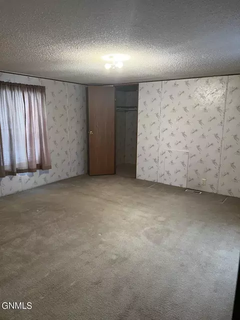 3816 2nd Ave E, Williston, ND 58801 photo 10