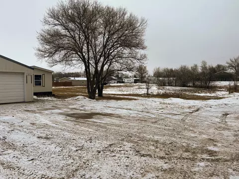 3816 2nd Ave E, Williston, ND 58801 photo 4
