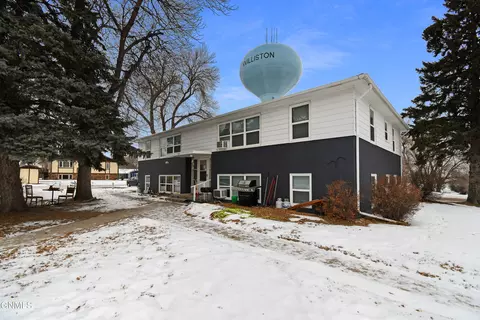 1215 6th Ave E, Williston, ND 58801 photo 1
