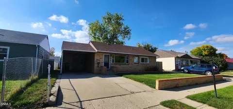 903 13th Ave W, Williston, ND 58801 photo 3