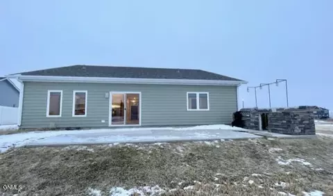 702 Wyatt St, Williston, ND 58801 photo 4