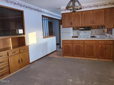 150 3rd Ave Se Ave SE, Halliday, ND 58636 photo 3