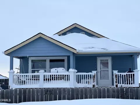 5625 Stoneview Ave, Williston, ND 58801 photo 1