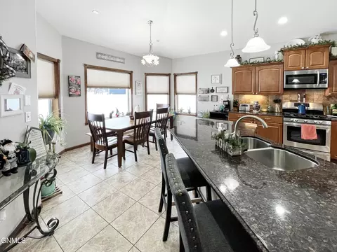 2004 16th Ct W, Williston, ND 58801 photo 6