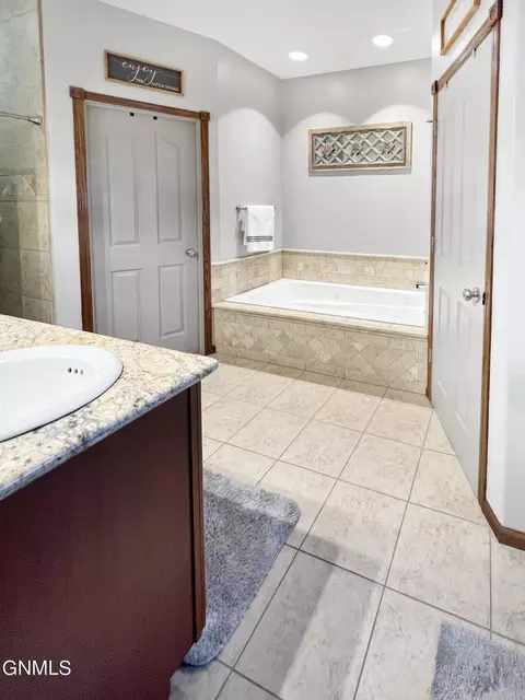 2004 16th Ct W, Williston, ND 58801 photo 22