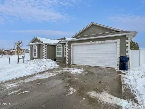2004 16th Ct W, Williston, ND 58801 photo 1