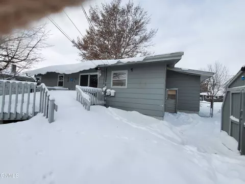 155 5th Ave Se Ave SE, Dickinson, ND 58601 photo 2